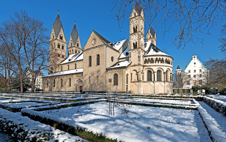 Südseite der Basilika St. Kastor mit dem Paradiesgarten, Koblenz