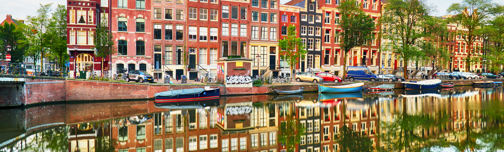 traditionelle holländische Häuser an den Kanälen in Amsterdam - © TTstudio - stock.adobe.com