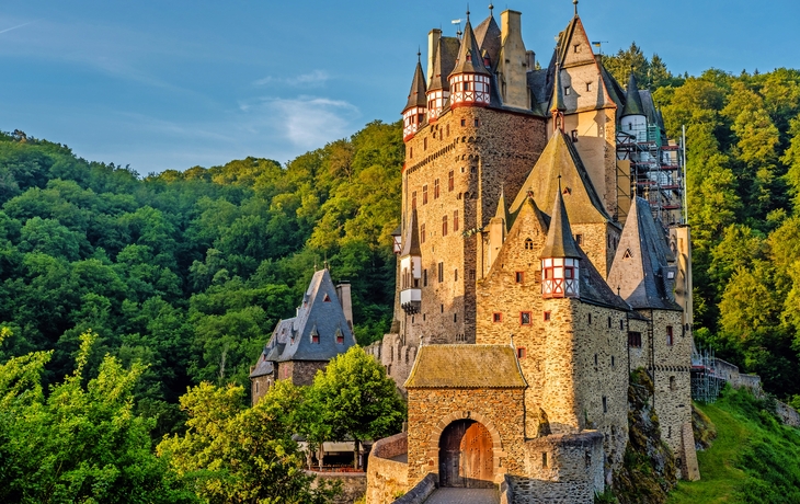 Burg Eltz in Rheinland-Pfalz - © haveseen - stock.adobe.com