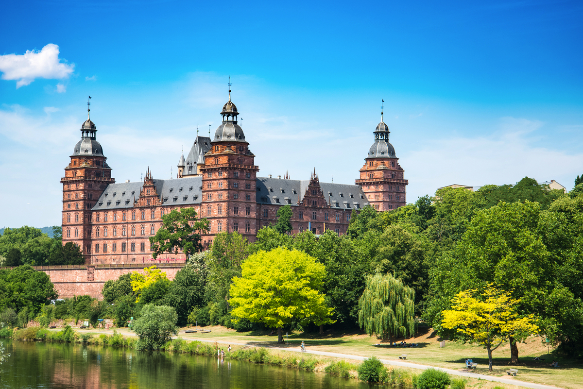 Schloss Johannisburg in Aschaffenburg  - © naughtynut - stock.adobe.com