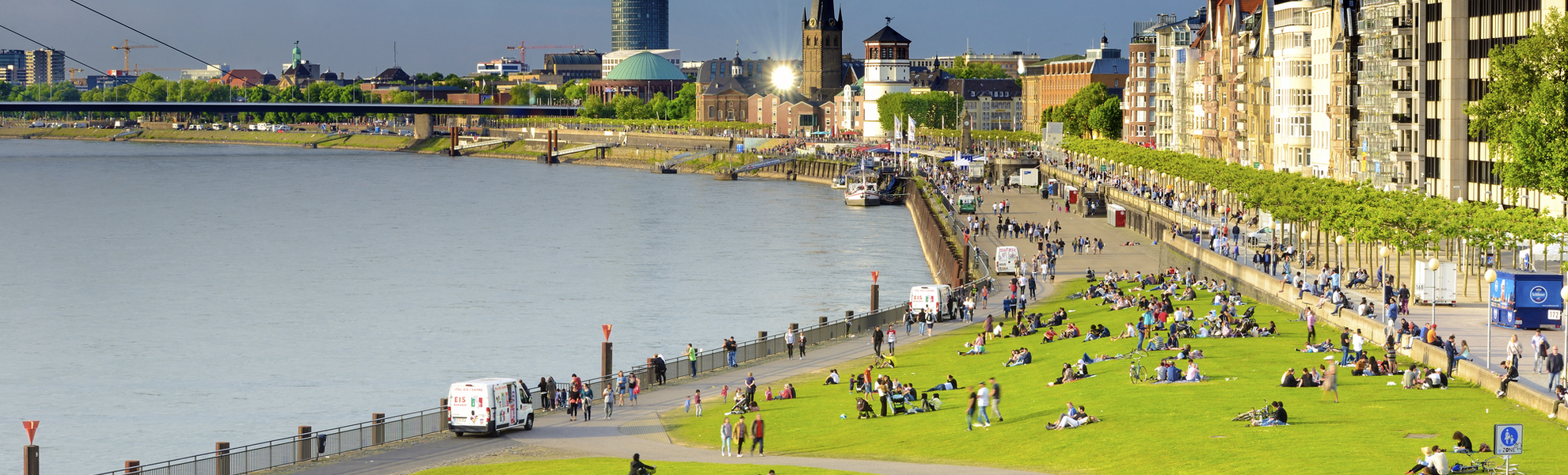 Rheinpromenade, Düsseldorf - © FRANCESCO CAROVILLANO