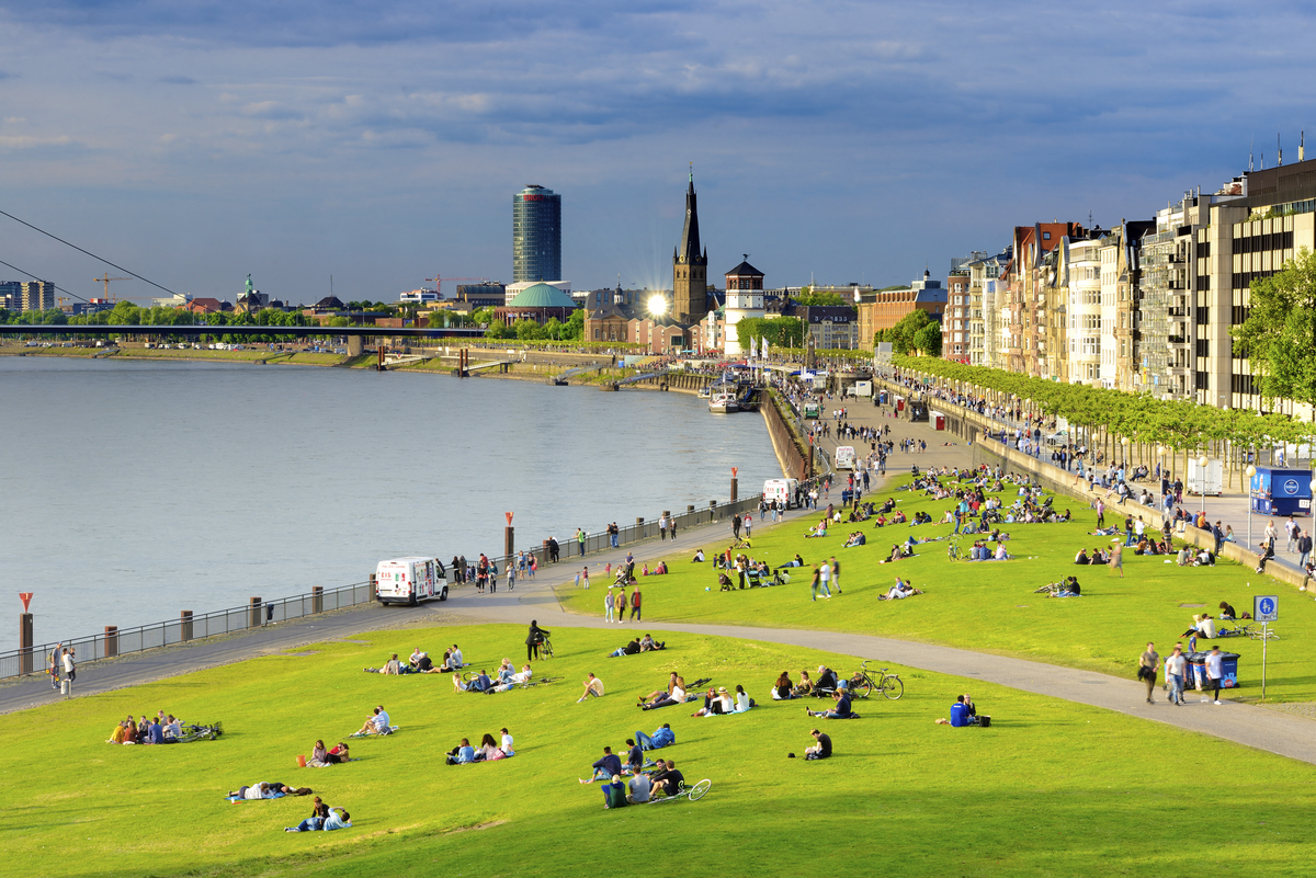 Rheinpromenade, Düsseldorf - © FRANCESCO CAROVILLANO