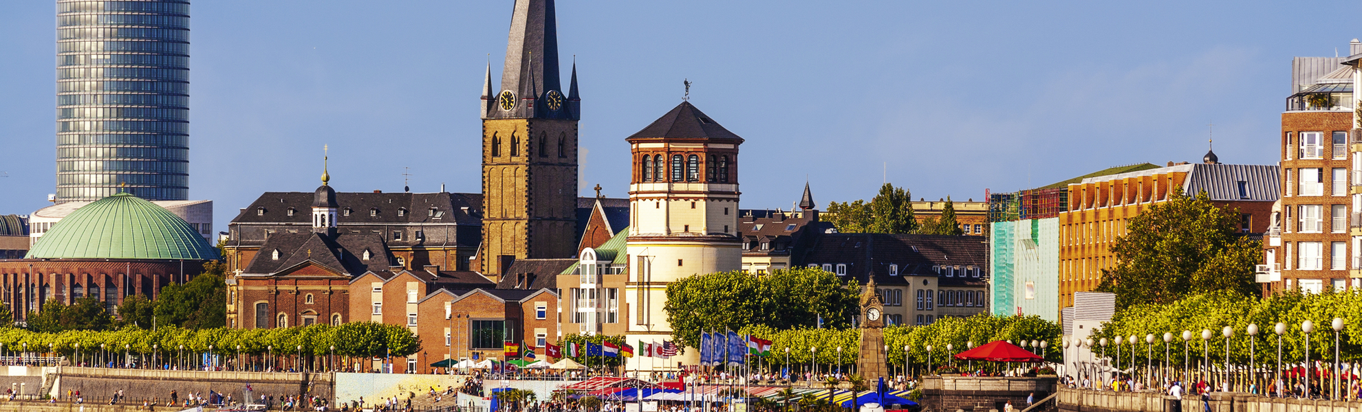Rheinpromenade in Düsseldorf - ©HeinzWaldukat - stock.adobe.com