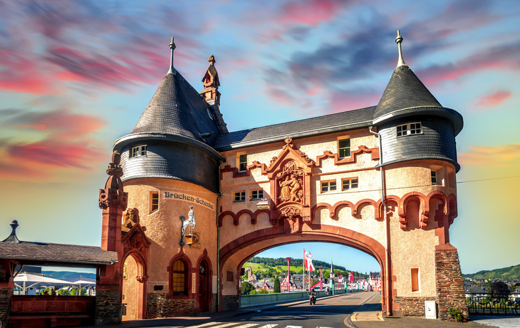 © Sina Ettmer - stock.adobe.com - Brückentor in Traben-Trarbach