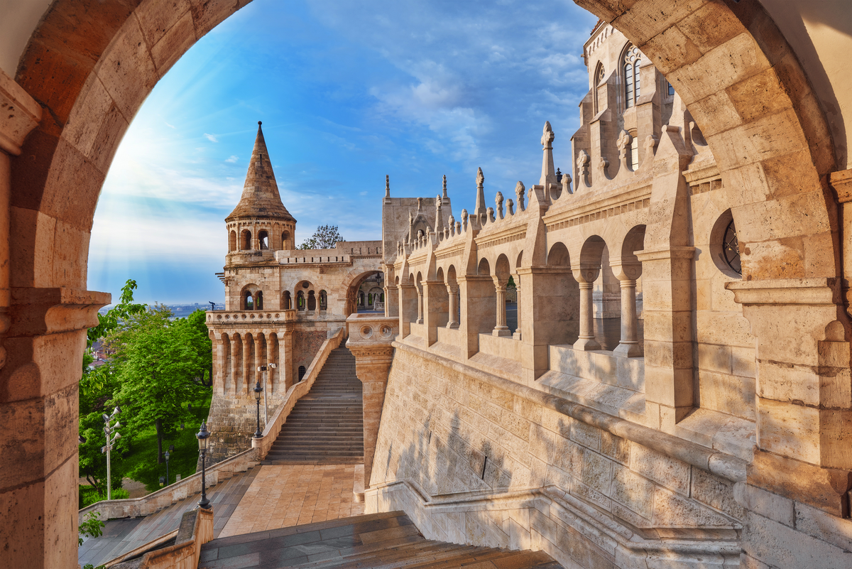 Blick auf die alte Fischerbastei in Budapest - © Brian Kinney - stock.adobe.com