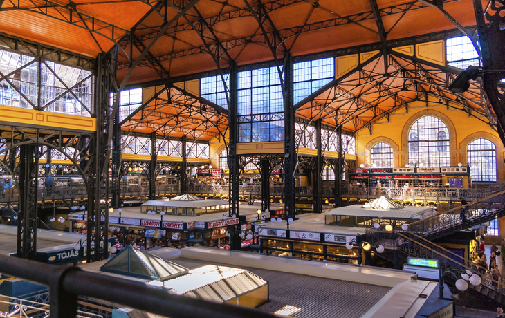 © LAMBERTOJESUS - stock.adobe.com - Markthalle in Budapest