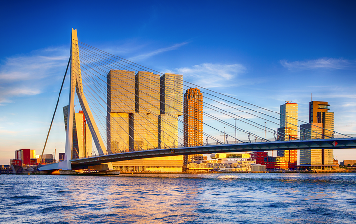 Erasmusbrücke, Rotterdam - © danmorgan12 - stock.adobe.com