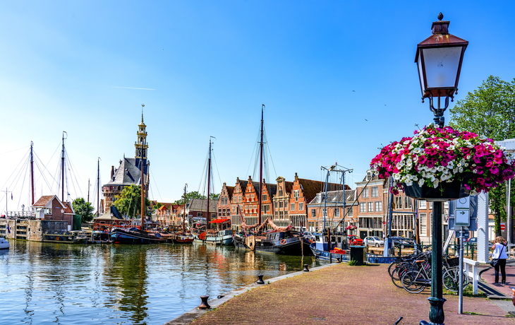 ©Comofoto - stock.adobe.com - Hafen von Hoorn