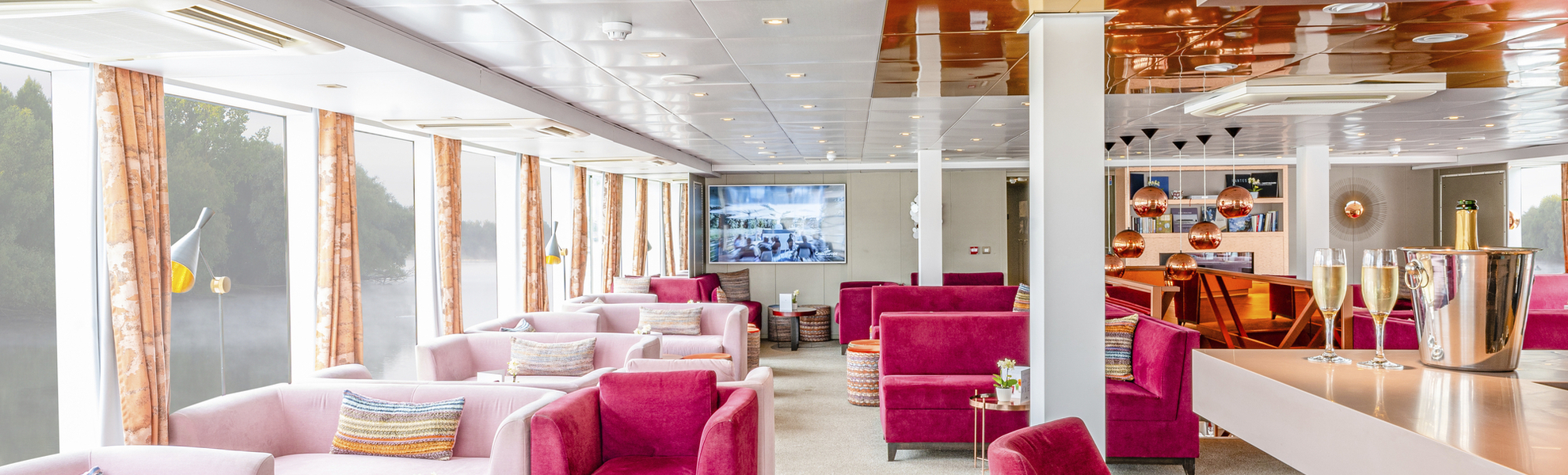 MS Loire Princesse, Salon mit Bar - ©CroisiEurope