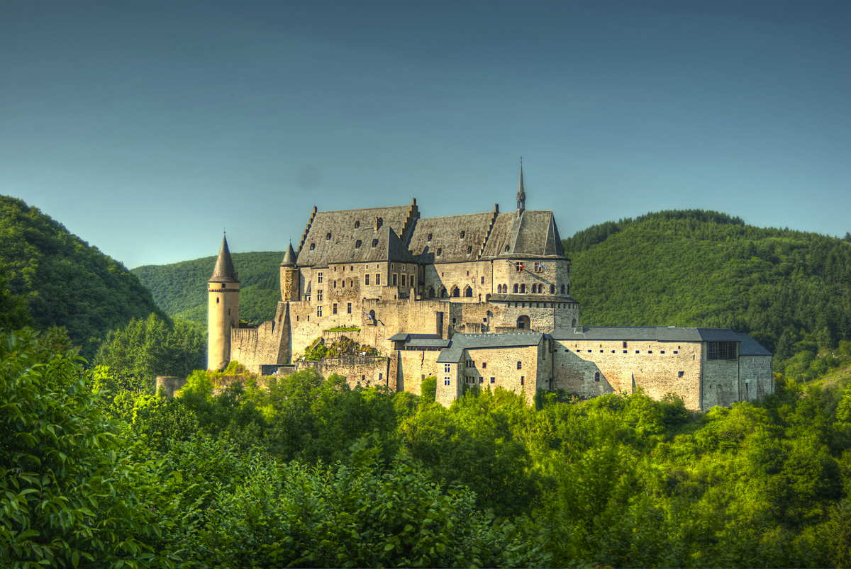 Burg Vianden in Luxemburg - © oxilis - stock.adobe.com