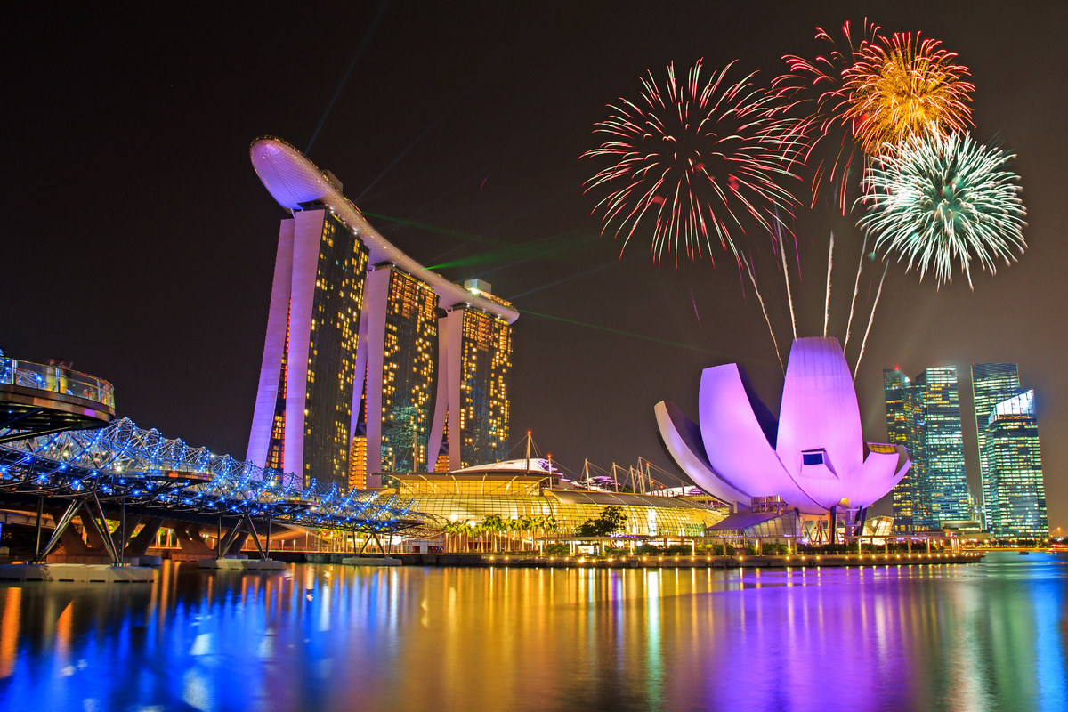 Feuerwerk über Marina Bay - © T-REX - stock.adobe.com