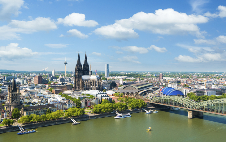 Panorama mit Kölner Dom - © This content is subject to copyright.