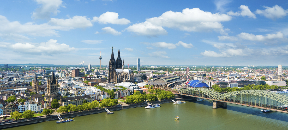 Panorama mit Kölner Dom - © This content is subject to copyright.
