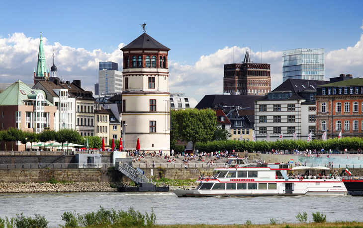 Schlossturm am Burgplatz in Düsseldorf - ©janvier - stock.adobe.com
