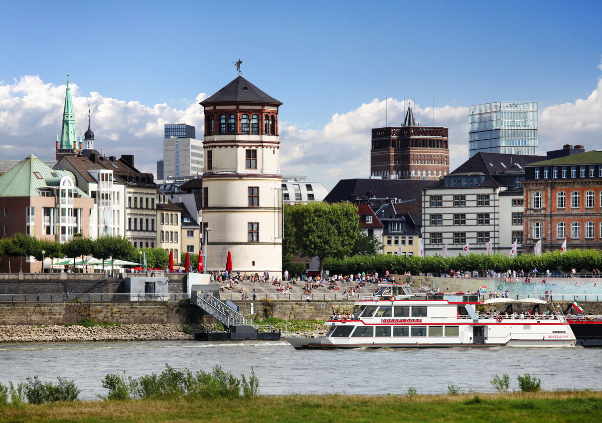 Schlossturm am Burgplatz in Düsseldorf - ©janvier - stock.adobe.com