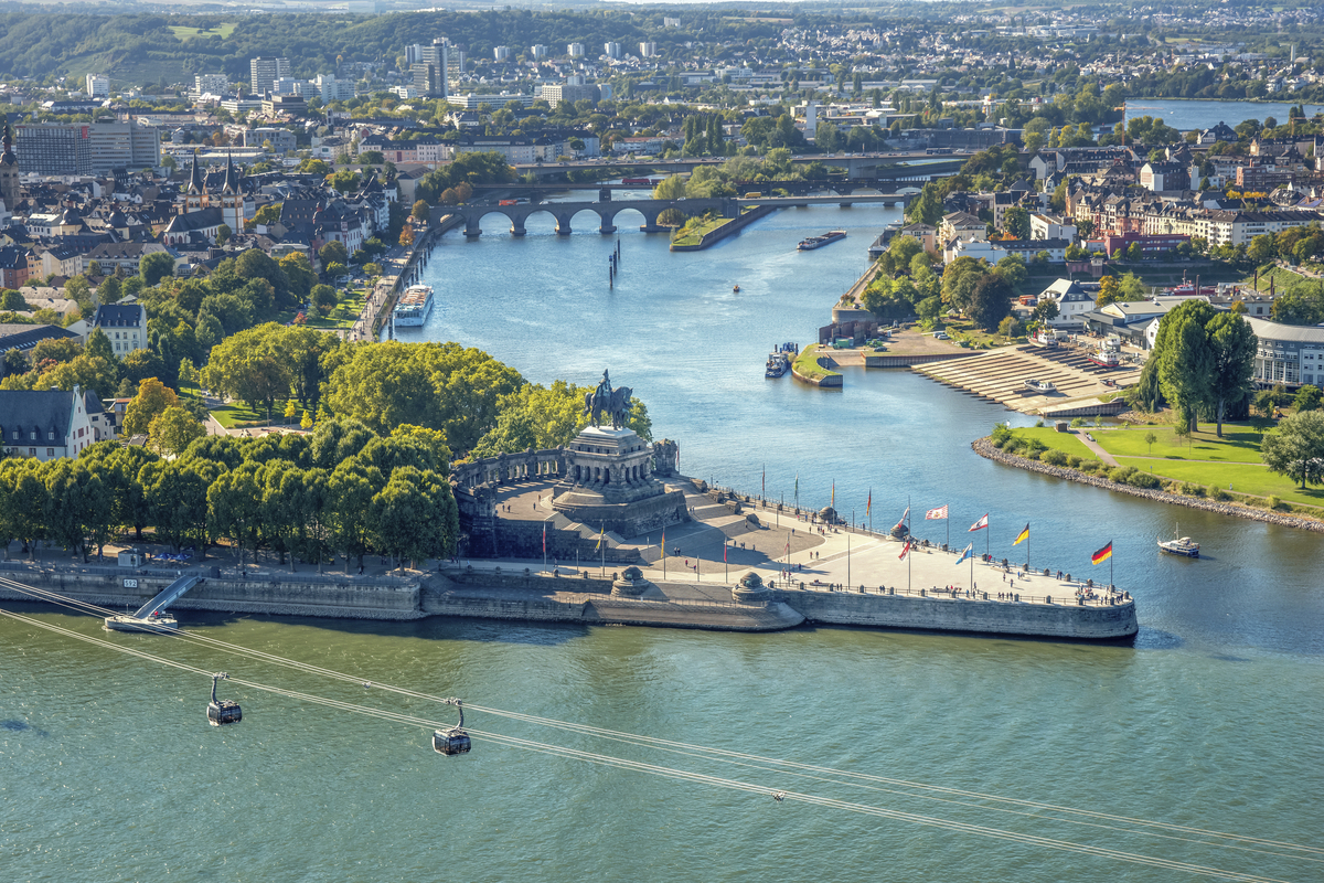 Das Deutsche Eck in Koblenz - © Sina Ettmer - stock.adobe.com