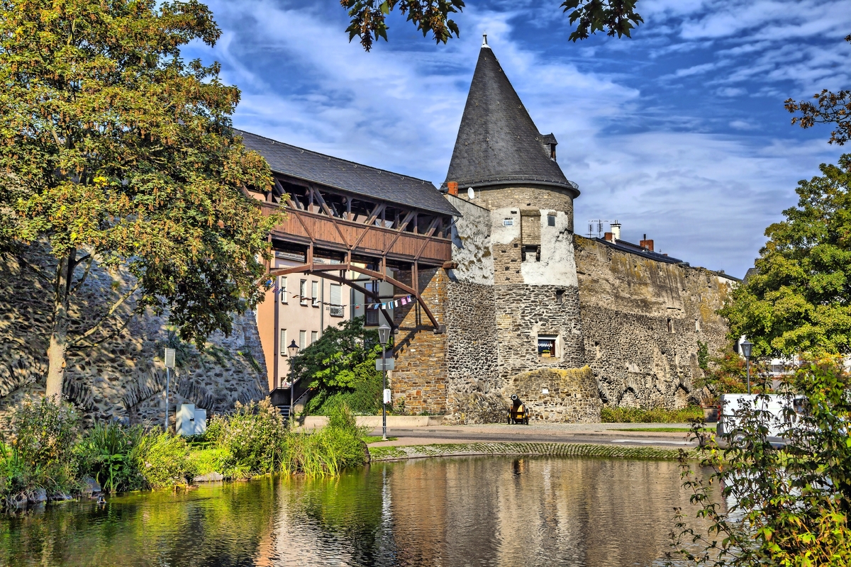 Turm der alten Stadtmauer von Andernach - © bbsferrari - stock.adobe.com
