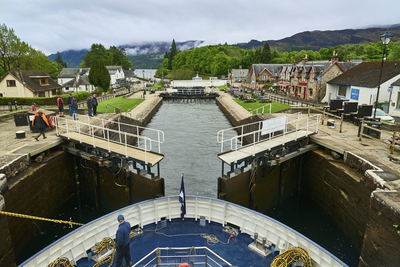 Caledonian Canal: fünf Schleusentreppen durch das Zentrum von F Schleusentreppe auf dem Caledonian Canal