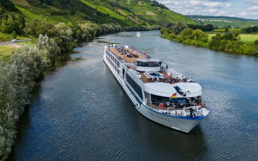Flusskreuzfahrten-auf-dem-Rhein-mit-MS-Antonio-Bellucci Bugansicht der MS Antonio Bellucci auf dem Rhein
