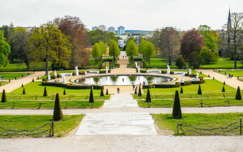 Bild zeigt die Parkanlage von Schloss Sanssouci