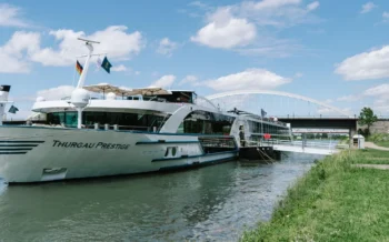 Flusskreuzfahrtschiff Thurgau Prestige am Anleger mit Gangway